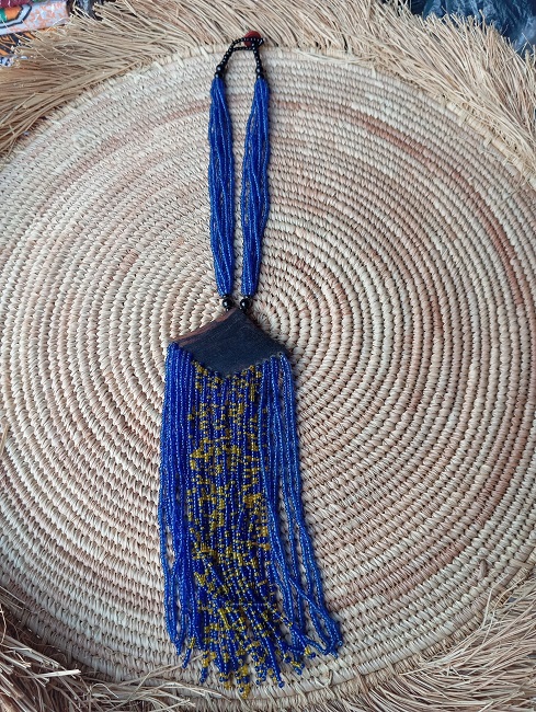 Collier de perles bleues pour femme